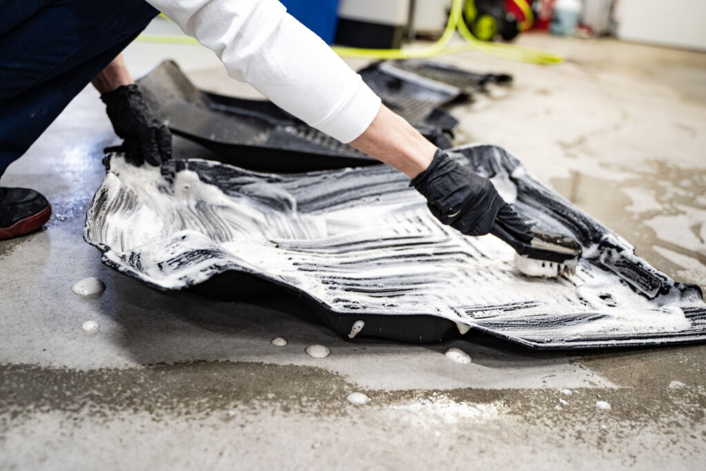 Cleaning Floor Mats | Streamline Your Shop Workflow with Urable